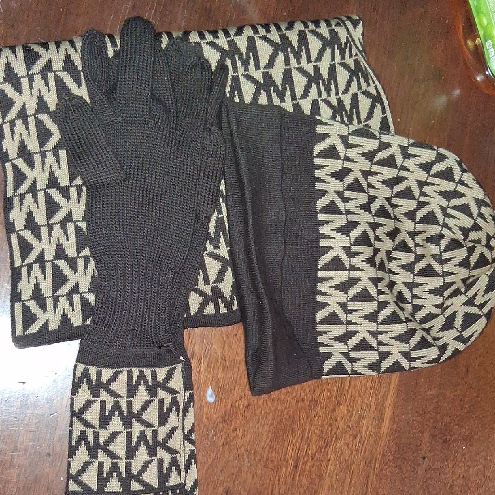 Micheal Kors Accessory Set